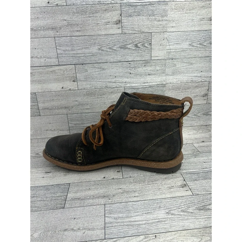 Born Handcrafted Grey Suede Leather Lace Up Chukka Ankle Boots Women Size 9.5‎